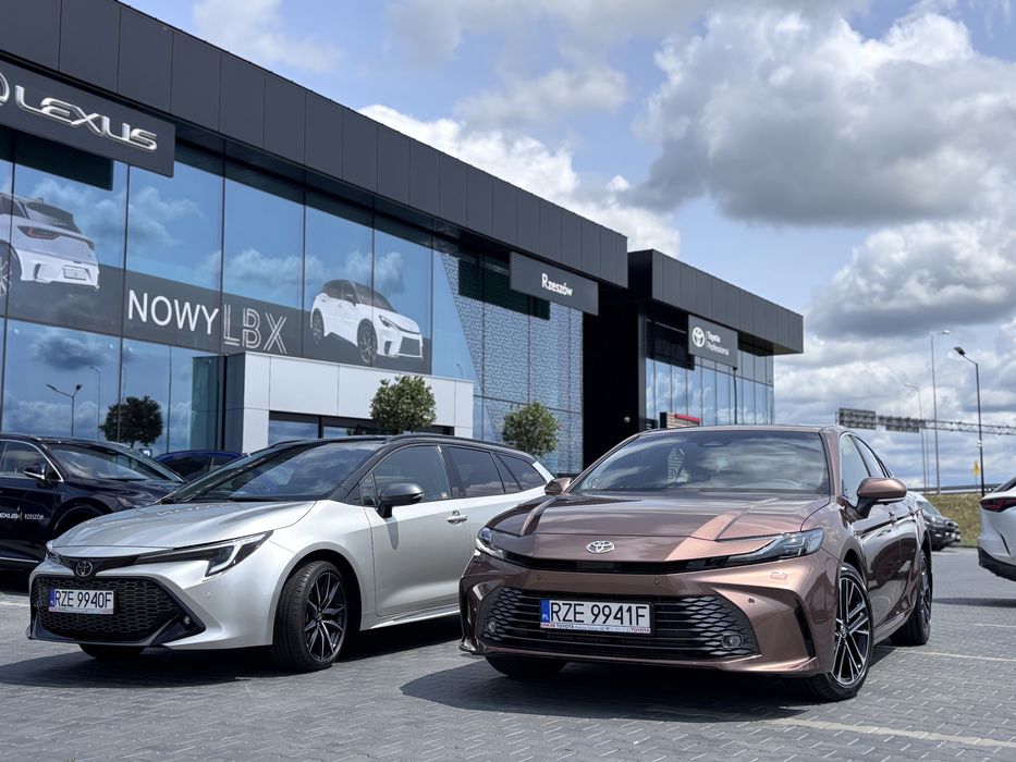 Wynajem Toyota Camry Executive 2.5 Hybrid Automat