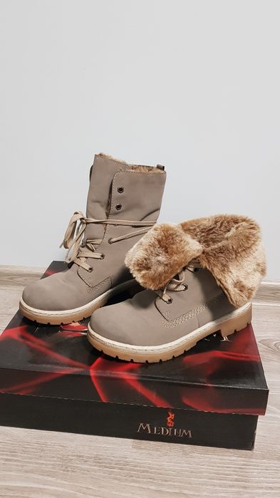 Зимние женские сапоги