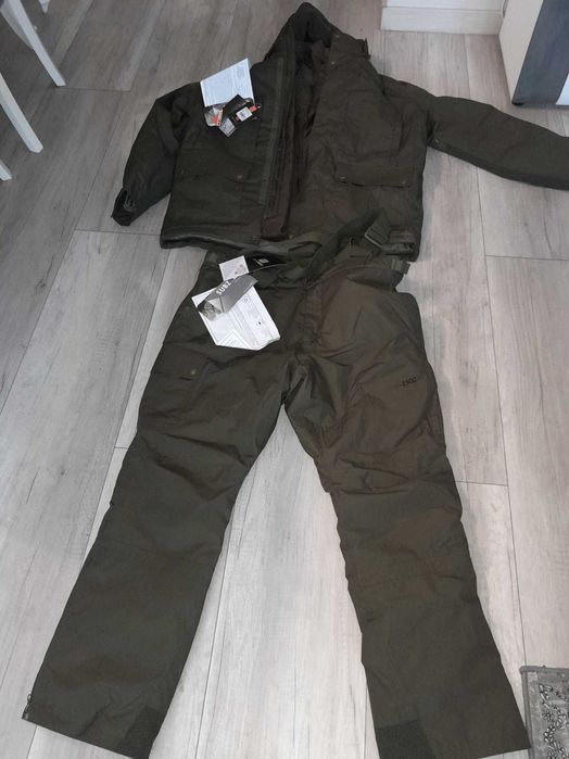 Ocieplny komplet kurtka z podpinka i spodnie.