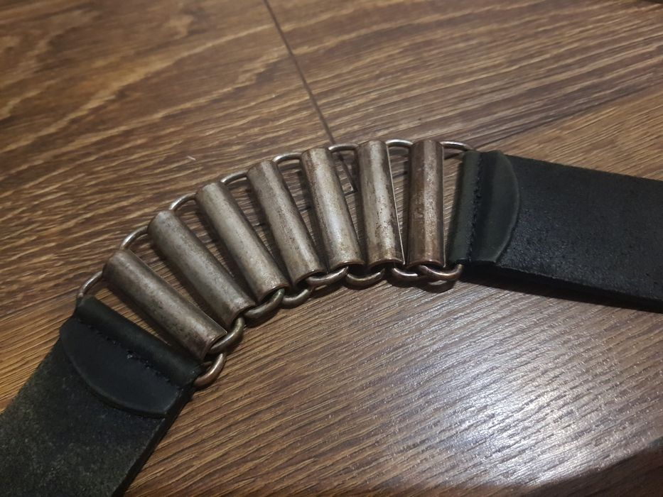 Pasek skórzany z łańcuchami Docker