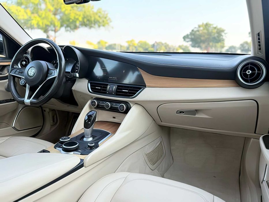 Alfa Romeo Giulia      2018