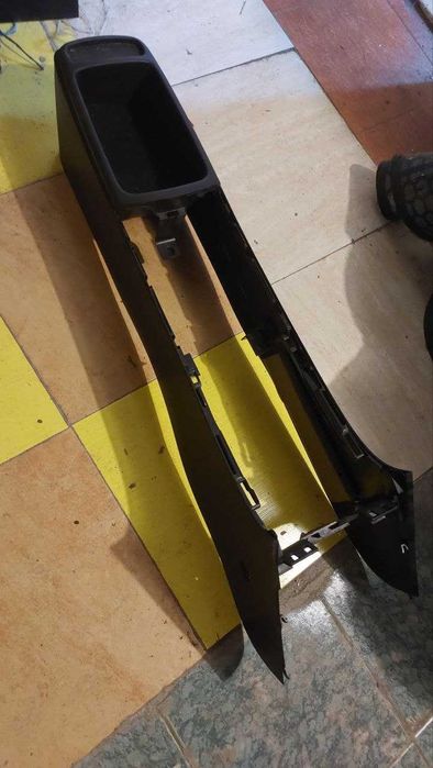 Консоль центальная Mazda 6 2005 GJ6S64421