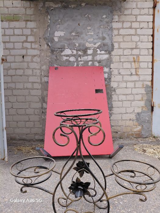 Стійка для одягу та квітів