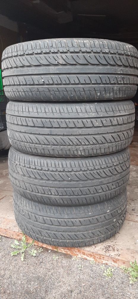 Продам літні шини 215/45 R17