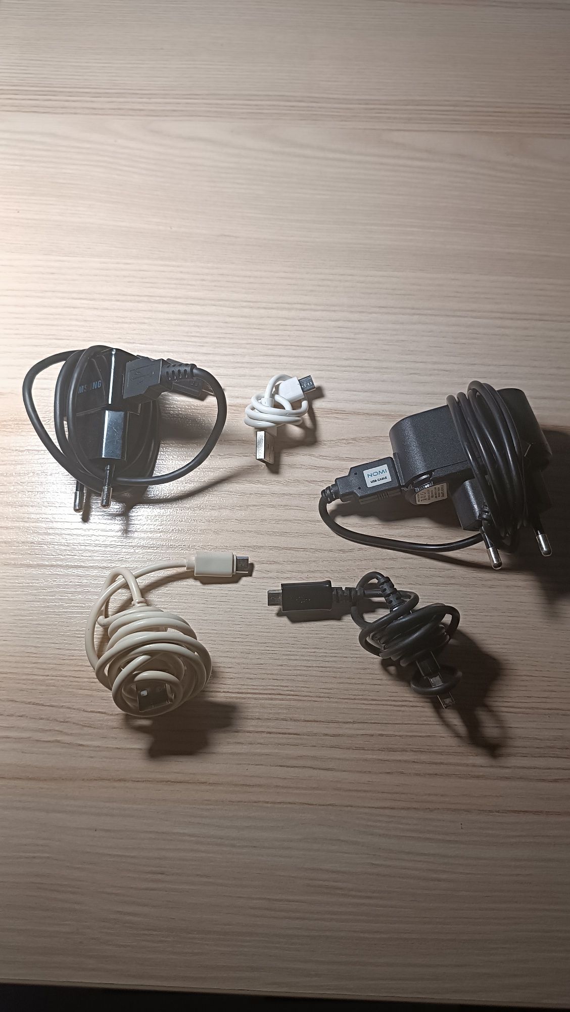 Продаю набор зарядных устройств и кабелей micro-USB — б/у, рабочие