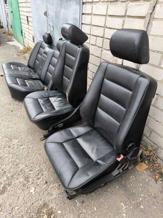 Кожаный чёрный салон Mercedes-Benz W124 седан с подогревом + карты