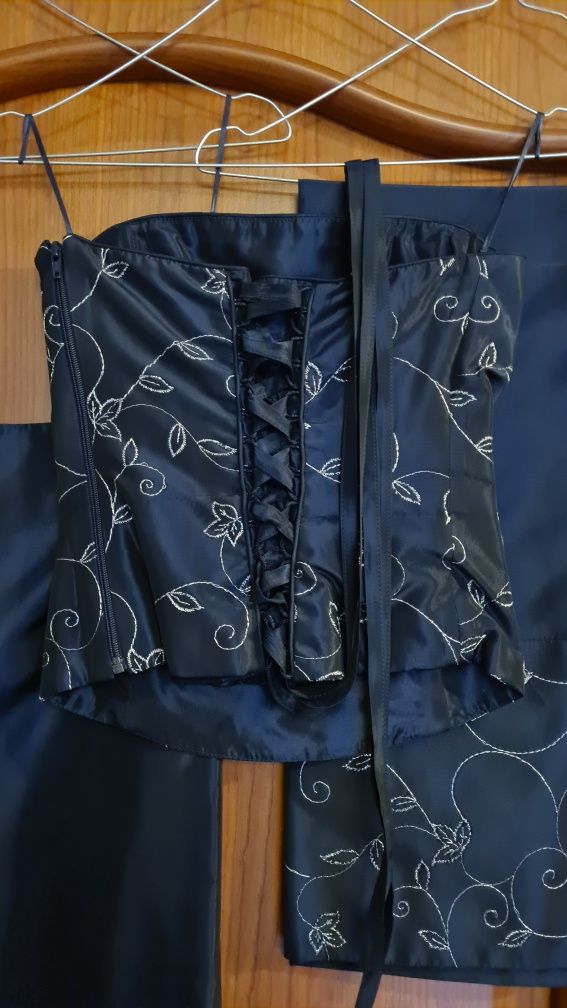 Granatowa suknia ze srebrną nitką - bal, studniówka - r. 34