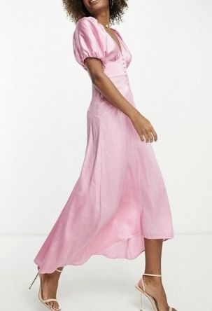 Satynowa różowa sukienka marki ASOS