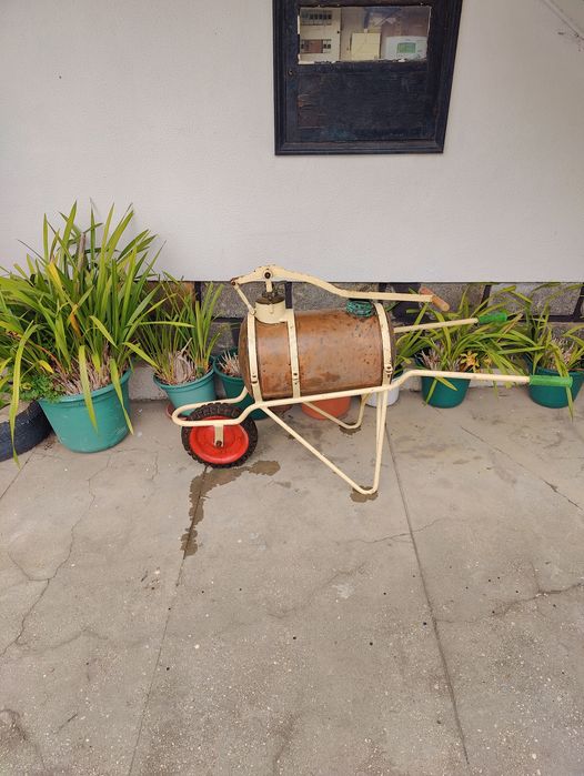 Pulverizador Antigo com Rodas – Raro / Decorativo / Colecionismo

Vend