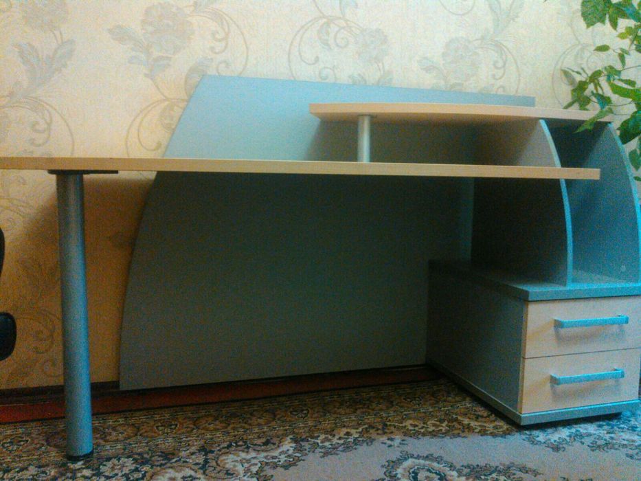 Стильный стол для дома, офиса