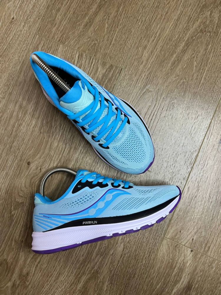 Продам БОМБЕЗНІ жіночі бігові кросівки Saucony Ride 14
