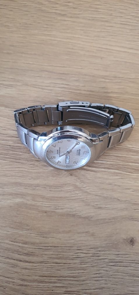 Zegarek Casio 10 lat bateria.
