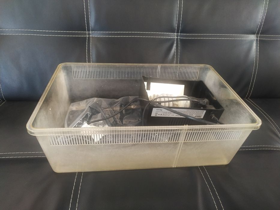 Продається тераріум в робочому та відмінному стані