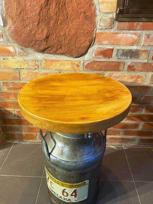 Stół kawowy, ekspozycyjny, antyk, industrialny