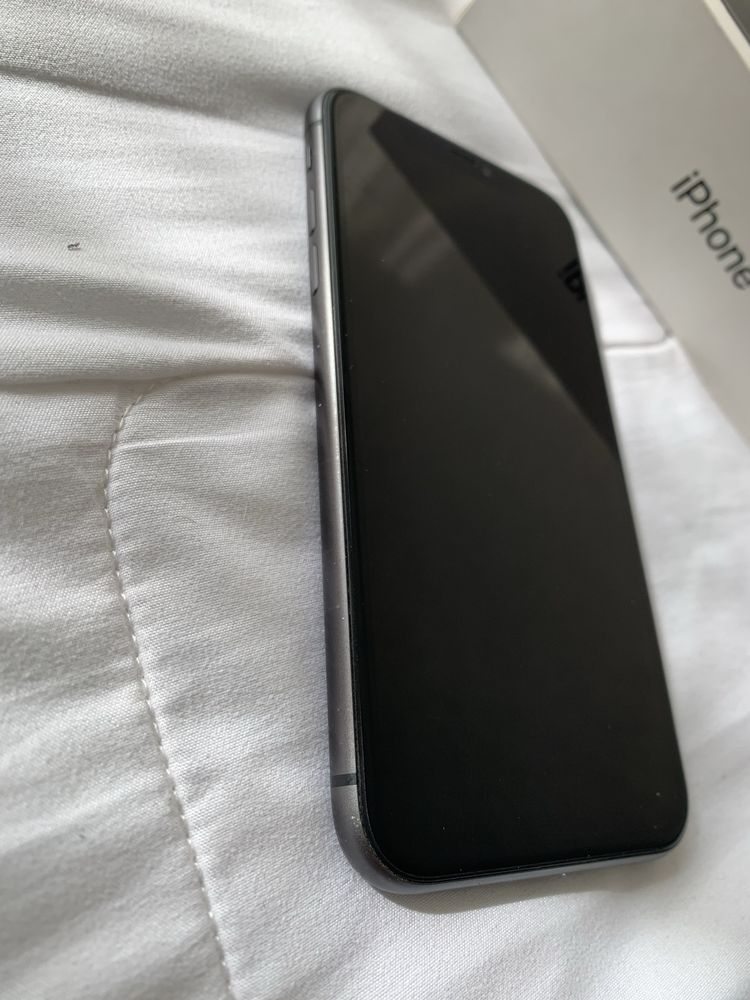 Продам iphone 11 64gb