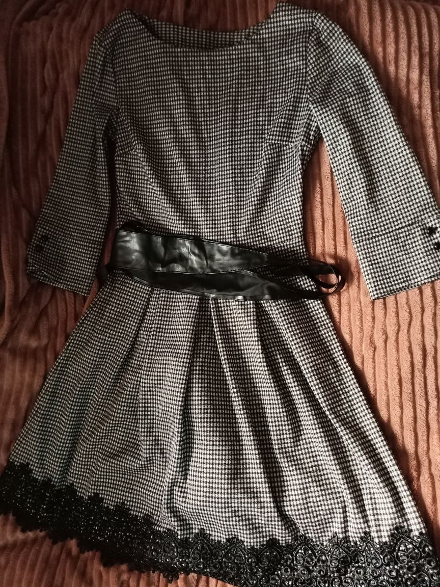 Сукня, плаття з поясом
