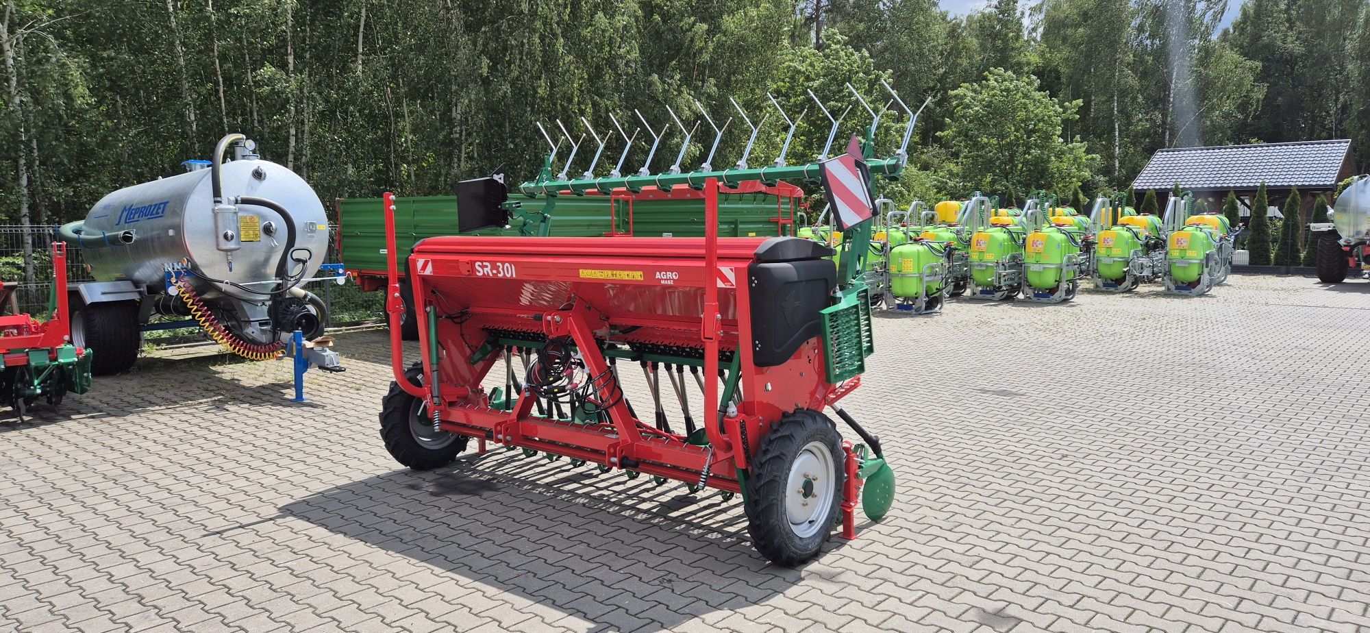 Najnowszy model Siewnik zbożowy SR301 stopkowy talerzowy Agro-Masz SN