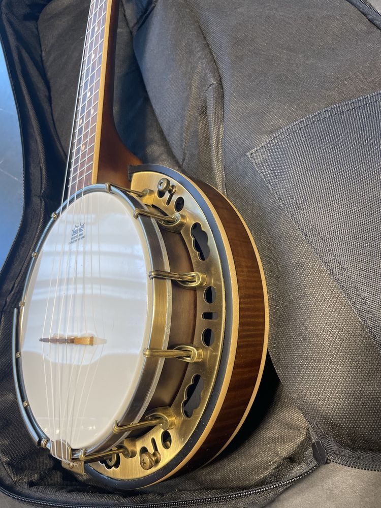 Banjolele (strojenie ukulele) i dodatki