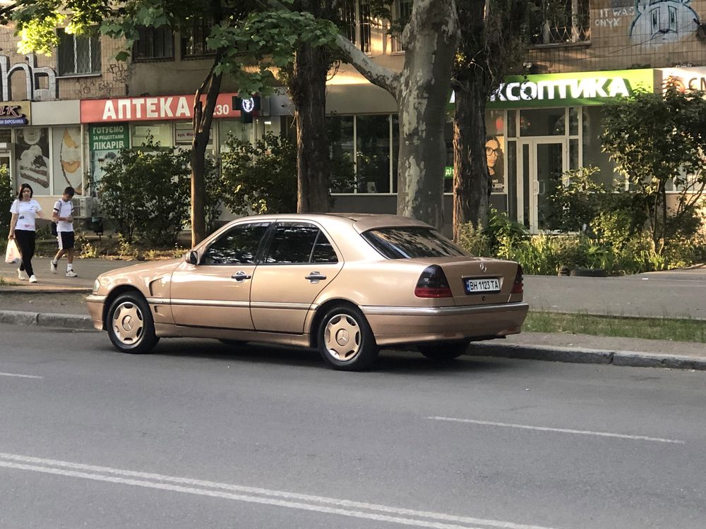 Продам Mercedes 202