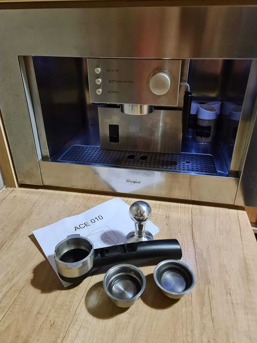 Ekspres ciśnieniowy do zabudowy Whirlpool