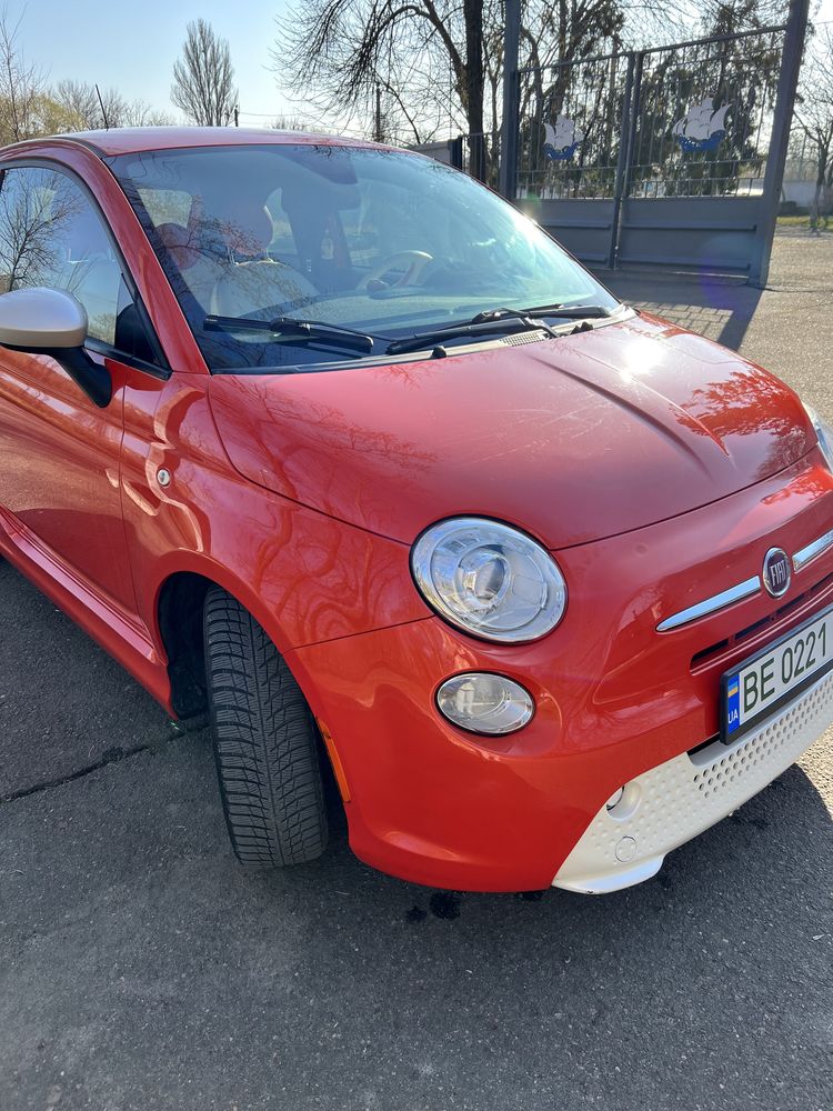 Fiat 500e 2013 года