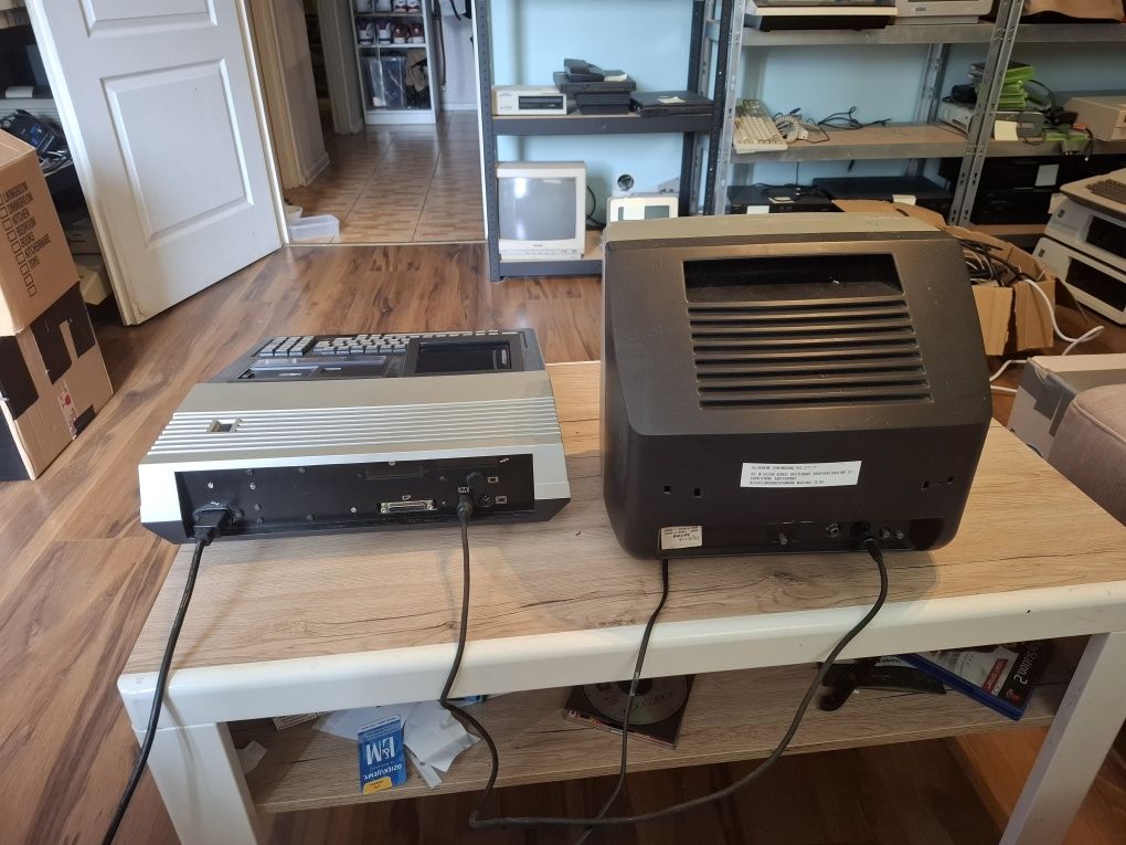 Komputer retro Philips P2000T z monitorem – kolekcjonerski rarytas 80s