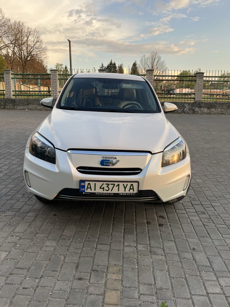 Toyota Rav4 EV крусовер