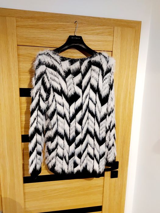 Śliczny damski sweterek roz L wlochaty wzor czarno biały L Reserved