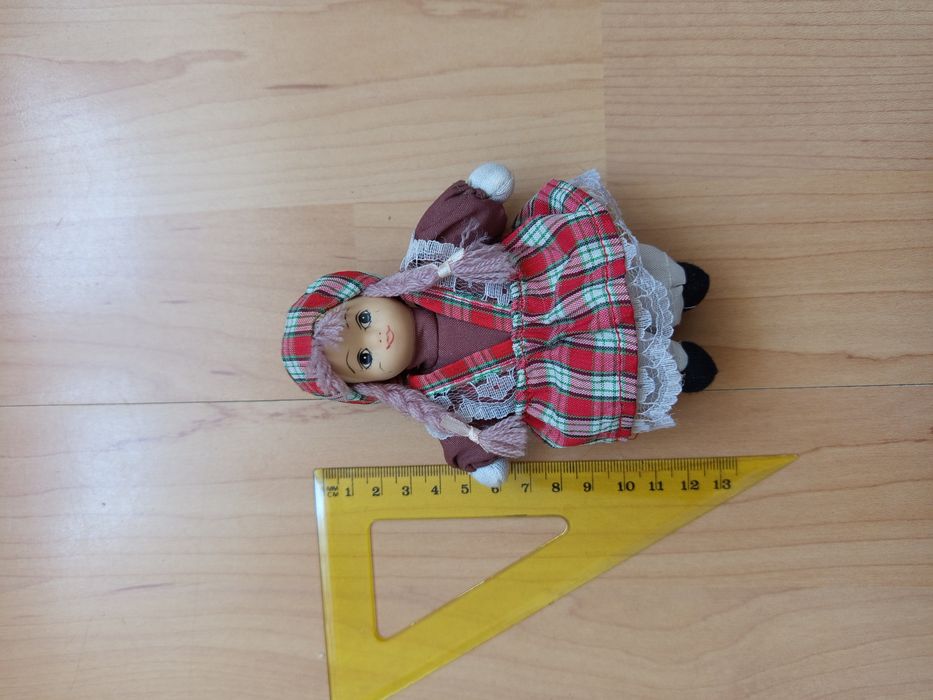 Laleczka porcelanowa