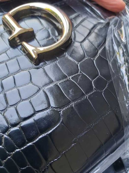 Nowa torebka oryginalna GUESS corily mini czarna kuferek a61