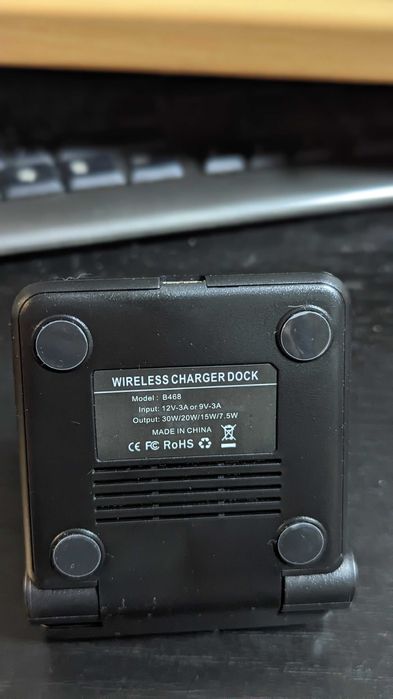 Быстрое беспроводное зарядное для телефона  30 Вт