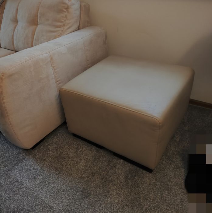 Beżowa pufa z eko skóry