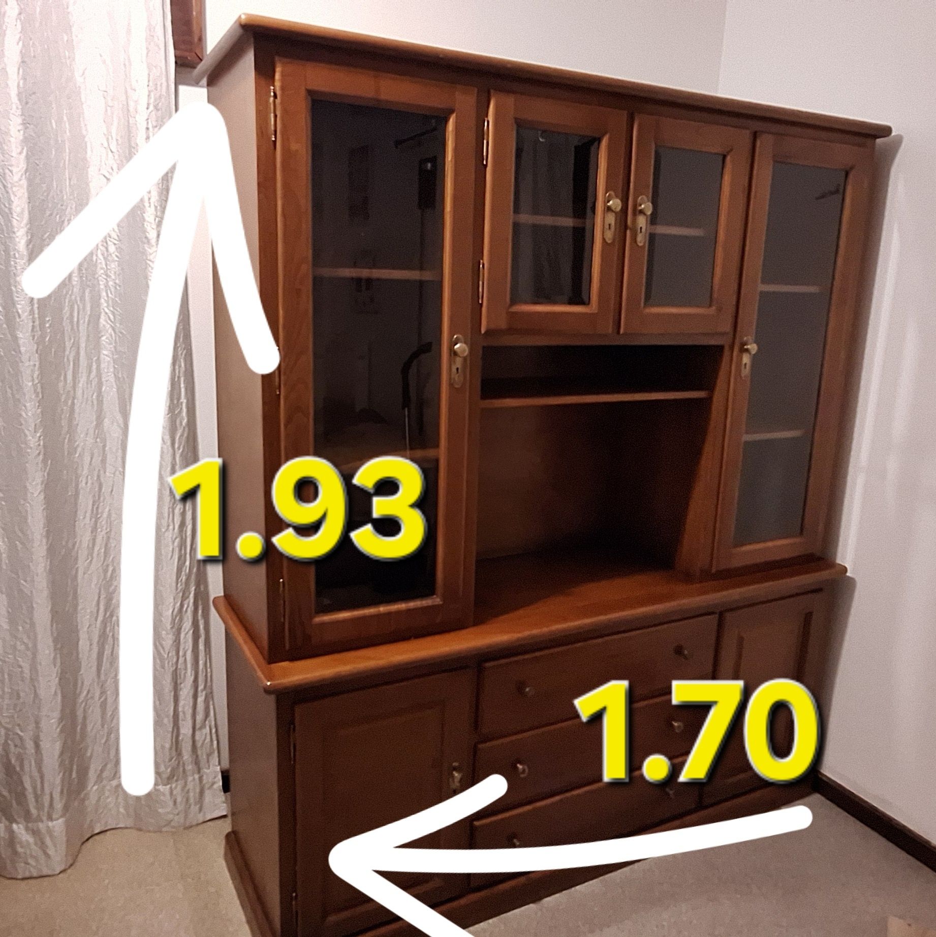 Armario de sala em bom estado