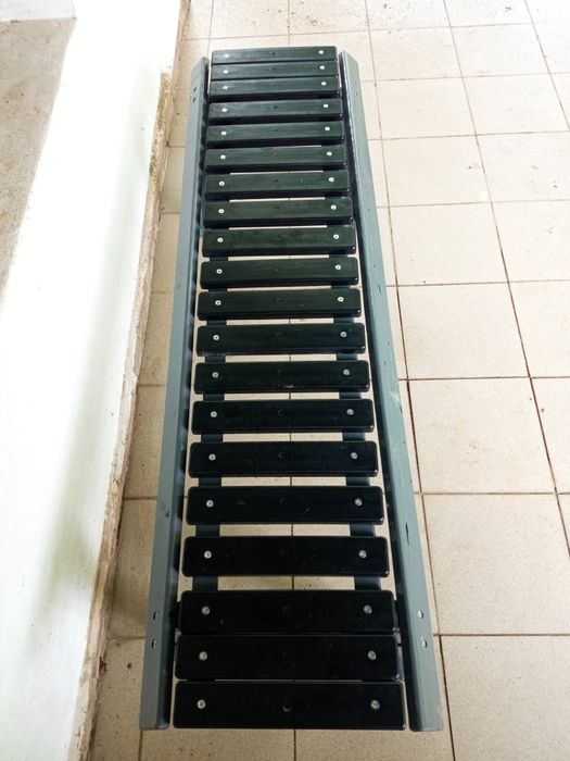 Продам лавочку у двір