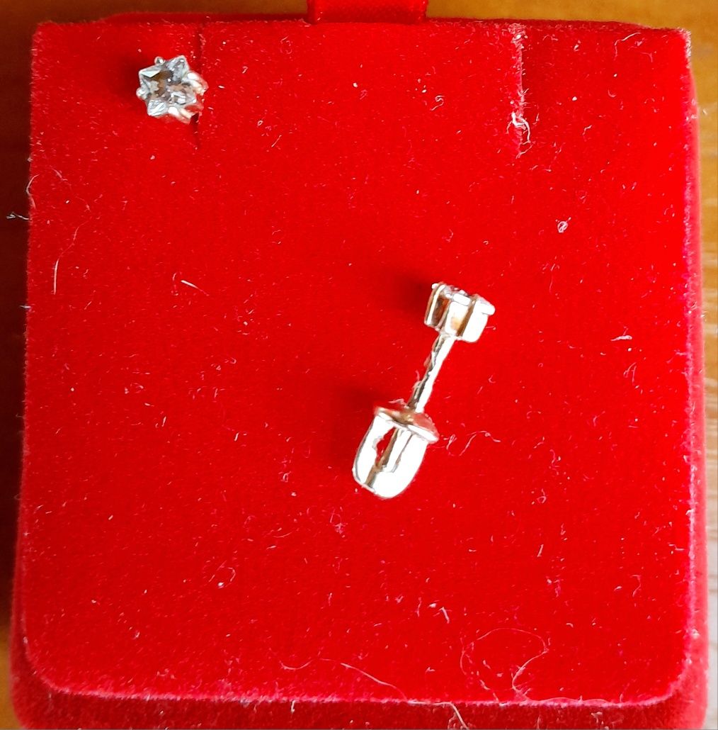 Сережки гвоздики 585 проба 1.1 гр