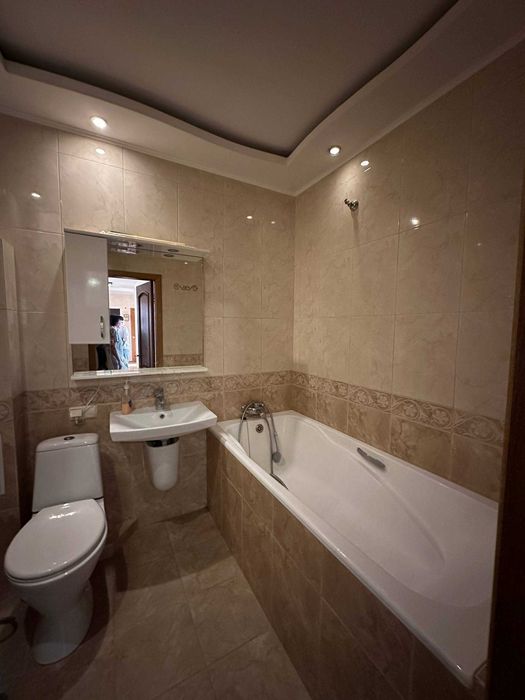 Простора 3-кімнатна квартира поряд з парком Перемоги!