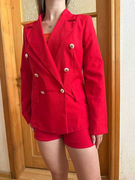 Стильний жіночий костюм -жакет і шорти