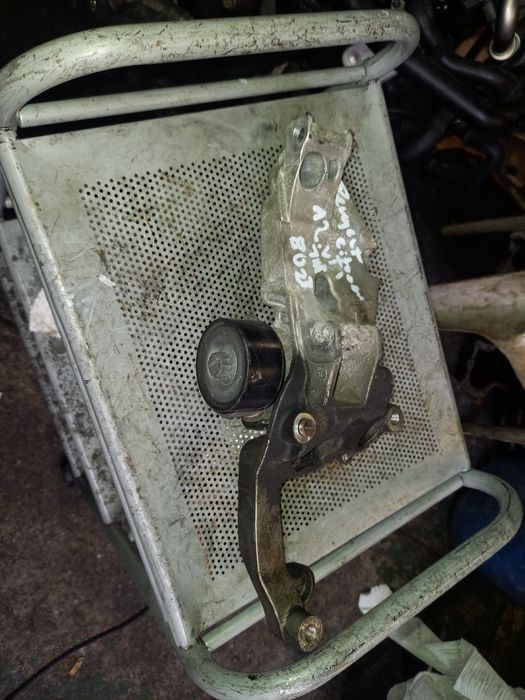 Podstawa łapa alternator klimatyzacji peugeot citroen 1.2 vti thp