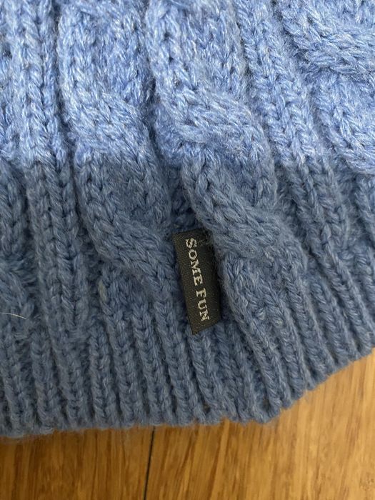 Niebieska czapka dziecięca z pomponem