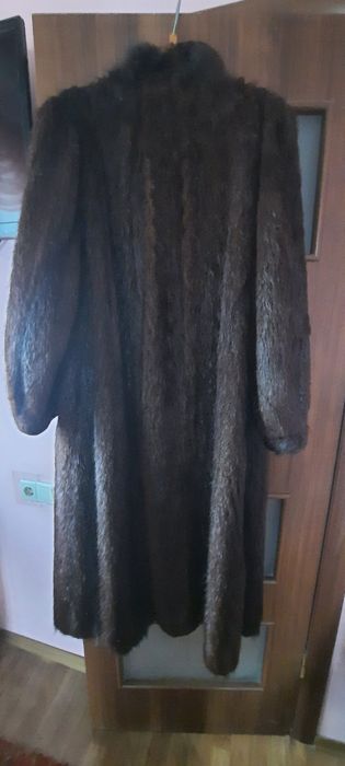 Продаю шубу нутриевую.