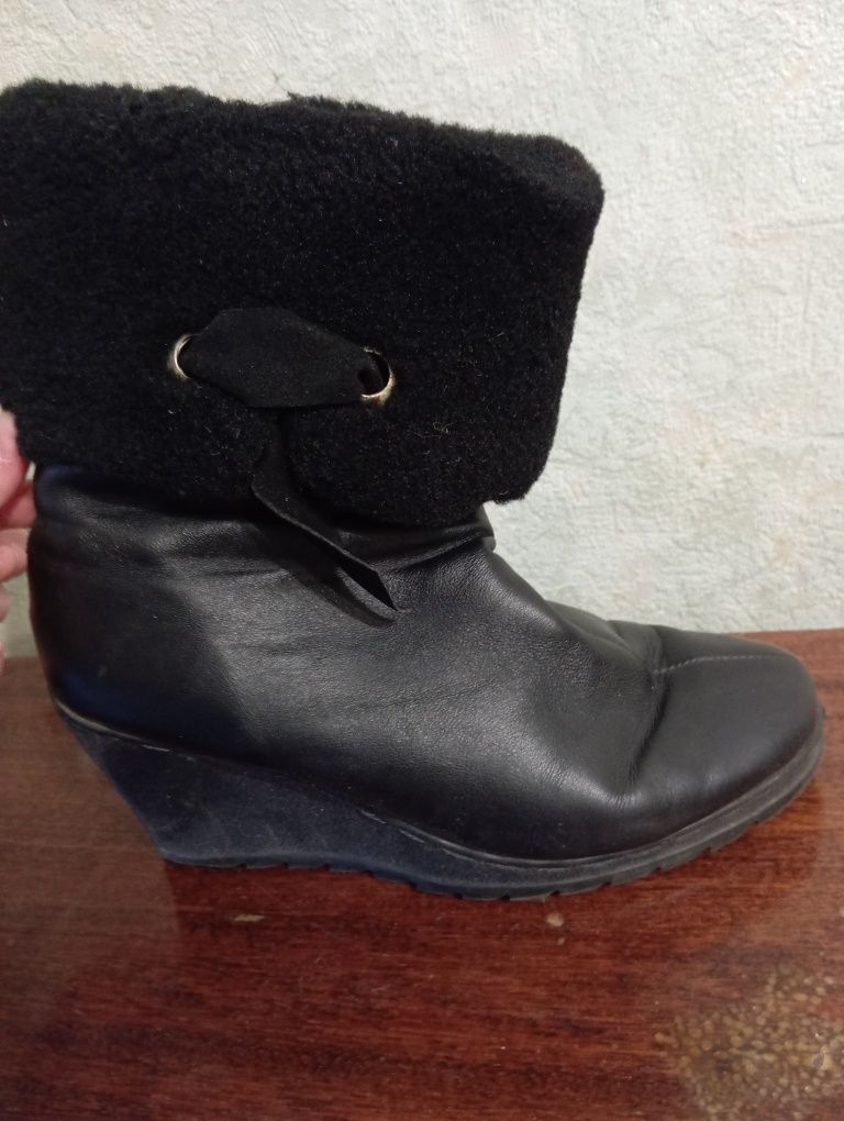 Продам женские кожаные зимние сапоги