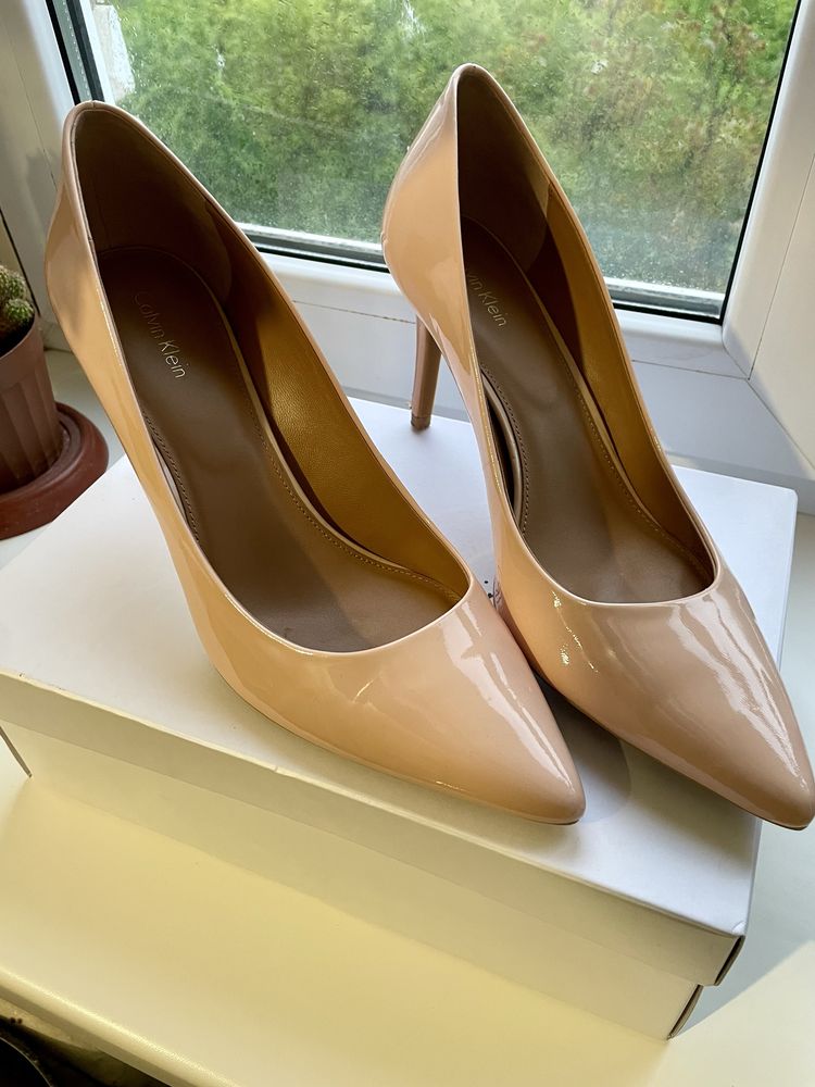 Туфлі лодочки Calvin Klein розмір 40-41