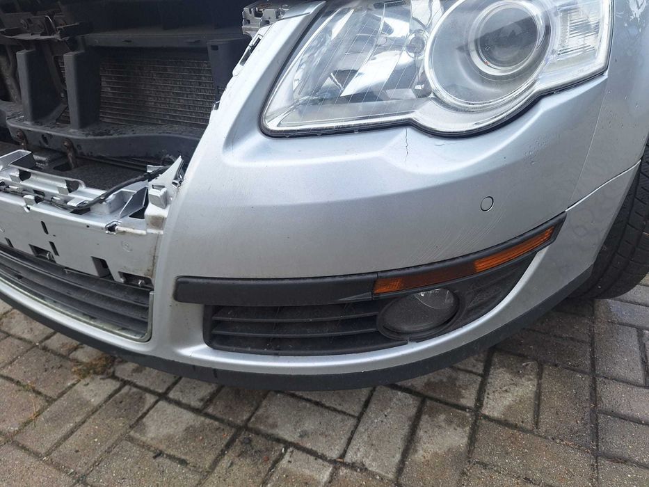 VW Passat B6 zderzak przedni przód lakier LA7W