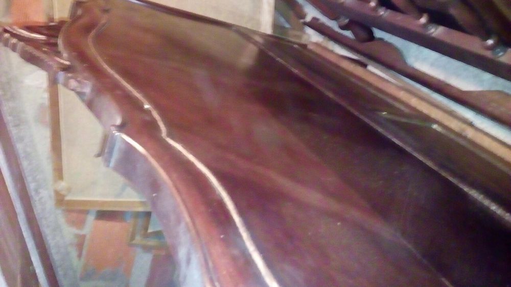 Cama e mesas de cabeceiras