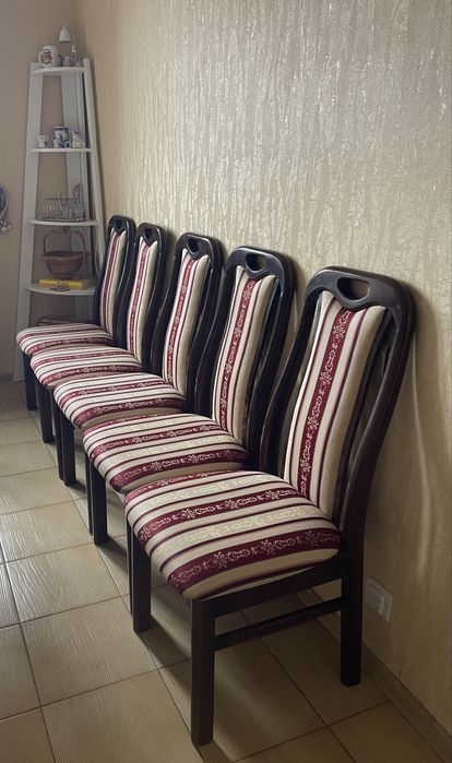 Продаю стулья в гостинную, 6 шт.. Состояние новых.