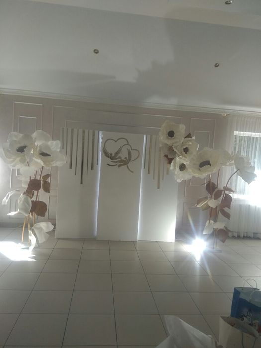 Квіти великі для декору, фотозона, ростові квіти