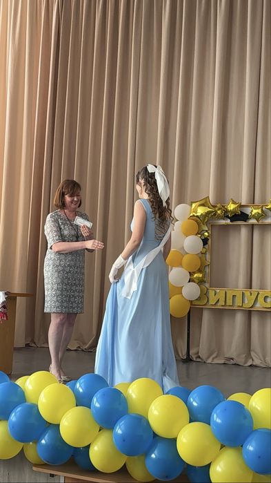 Випускна сукня з неймовірним блиском