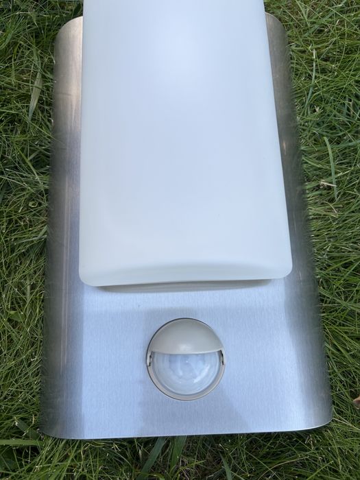 Lampa zewnętrzna z czujnikiem ruchu Conrad Electronic RWB002 – NOWA