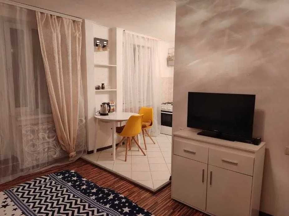 Подобова оренда 1к квартири поруч з метро Васильківська