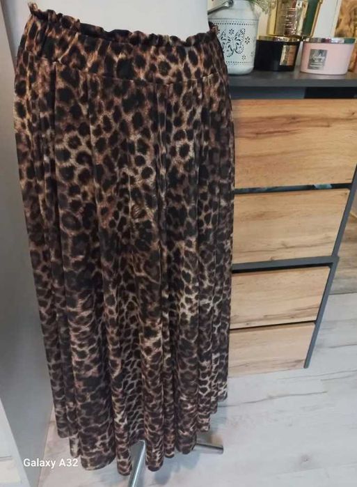 Nowa modna długa spódnica